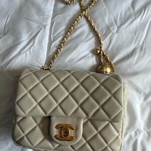 Chanel Ivory Quilted Crossbody Bag with Gold Chain